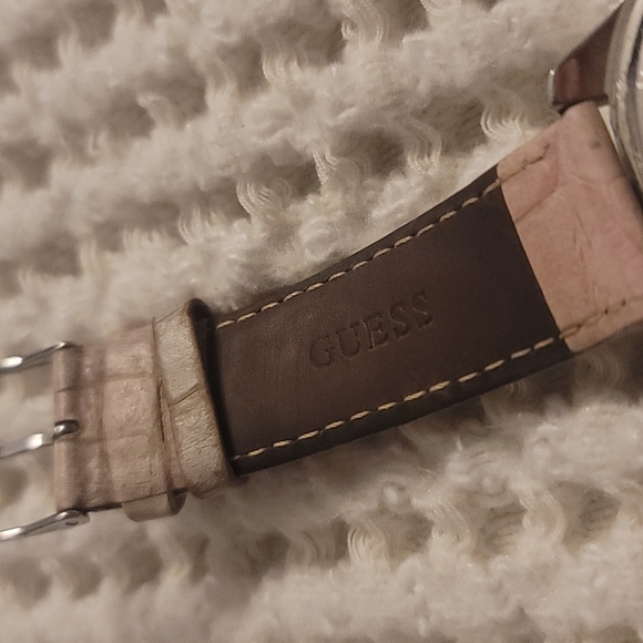 GUESS Watch Pink Leather Strap - Picture 4 of 5
